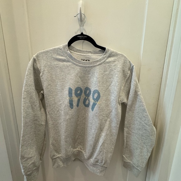 Taylor Swift 1989 Spotify Fans Exclusive Crewneck - Picture 3 of 4